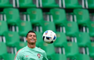 (Photo credit should read FRANCISCO LEONG/AFP/Getty Images)